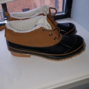 Khombu Winter Boots (Like New)